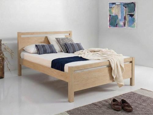 cambridge bed solid maple